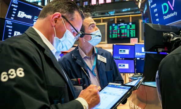 Dow Jones giảm hơn 500 điểm, S&P 500 chạm đáy mới năm 2022