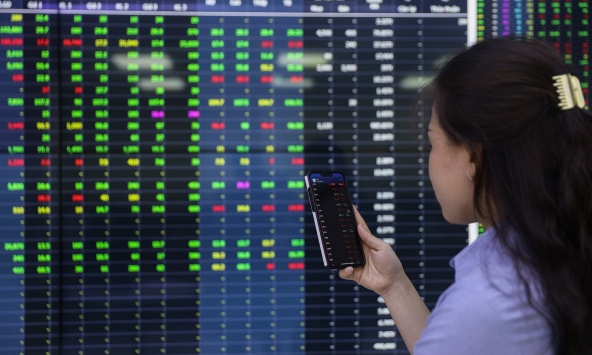 Chứng khoán hôm nay 16/5: Thị trường biến động, VN-Index tiếp tục giảm