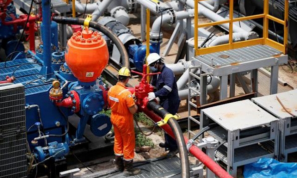 Giá xăng dầu hôm nay 25/5: Đi ngang