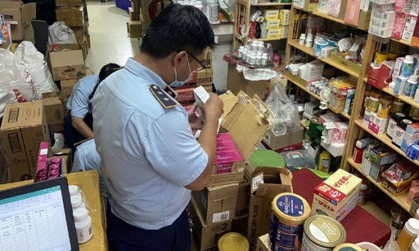 TP.HCM triệt phá kho hàng Trung Quốc nhập lậu cực lớn