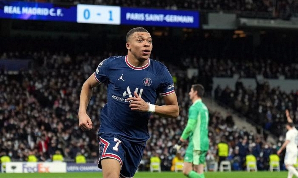 Tại sao Kylian Mbappé ở lại PSG?