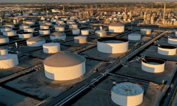 Giá dầu tăng cao trước thềm cuộc họp của EU về lệnh trừng phạt Nga