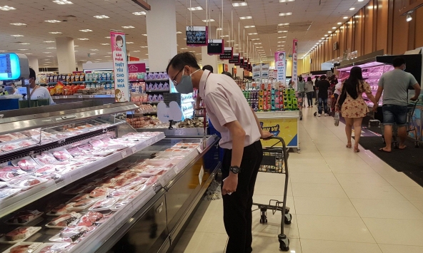 Thực phẩm, hàng hóa tăng theo giá xăng, sức mua giảm