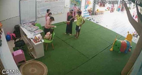 Bình Định thông tin về vụ giáo viên đưa trẻ vào nhà vệ sinh để 'hăm dọa'