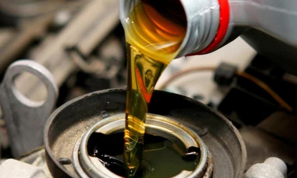 Giá xăng dầu hôm nay 3/6: Dầu hạ nhiệt, xăng lên mức kỷ lục