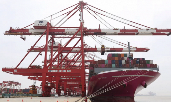 Cảng Thượng Hải chuẩn bị cho lượng hàng tăng đột biến