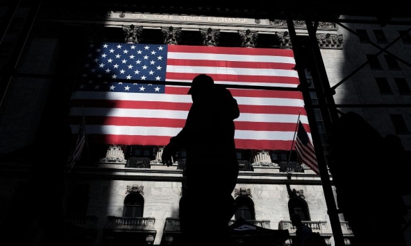 Nền kinh tế Mỹ đang đi vào bồn cầu! Hãy hy vọng không ai xả nó! 