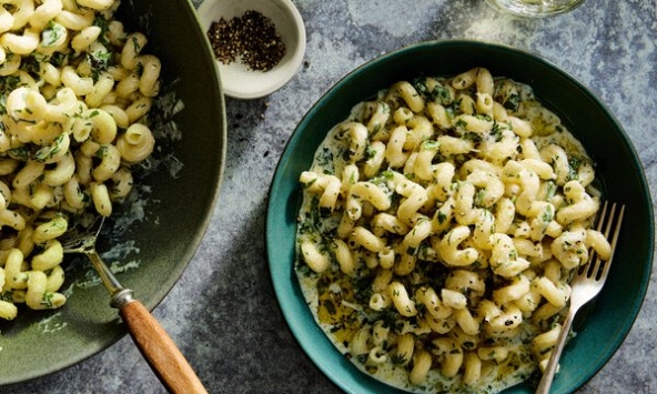 Món ngon mỗi ngày: Pasta kem phô mai với các loại thảo mộc