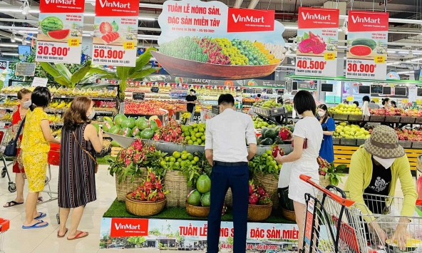 Trái cây vào mùa, nhiều siêu thị ồ ạt khuyến mãi