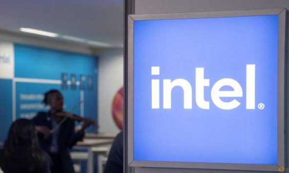 Tesla giảm 10% nhân sự, Intel tạm dừng tuyển dụng mới