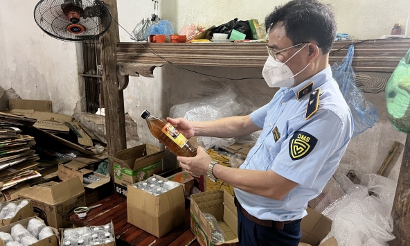 Dùng đường trộn mạch nha sản xuất ra 2.000 lít mật ong