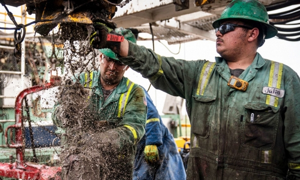 Giá xăng dầu hôm nay 13/6: Tiếp tục tăng cao?