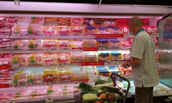 Thị trường thực phẩm ngày 15/6: Giá thịt gà tăng mạnh