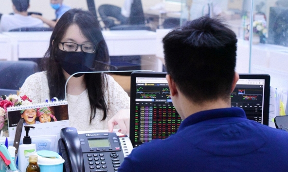 Chứng khoán hôm nay 15/6: VN-Index giảm về mức 1.213,93 điểm