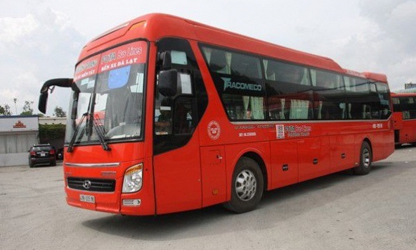 Công ty Phương Trang đình chỉ lái xe lấn tuyến, xin lỗi khách hàng