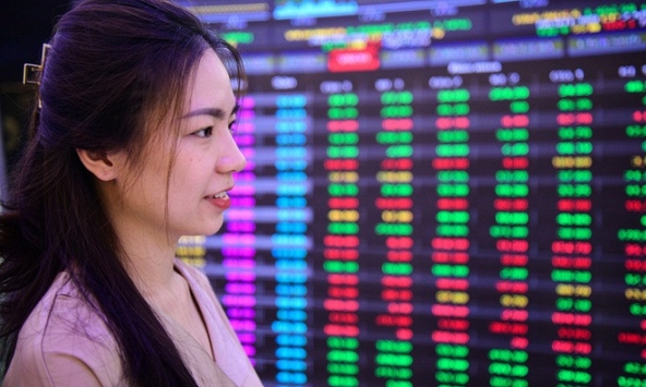 Cổ phiếu khuyến nghị 20/6: VCB, PLX, PAT, CSV, MWG