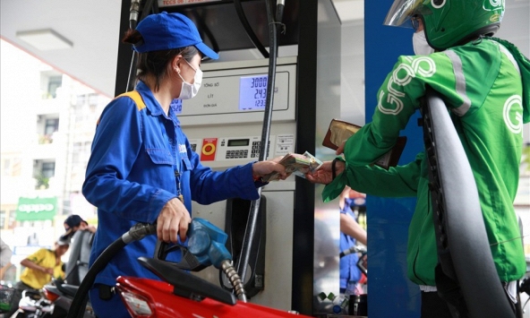 Giá xăng sẽ tiếp tục tăng vào ngày mai?