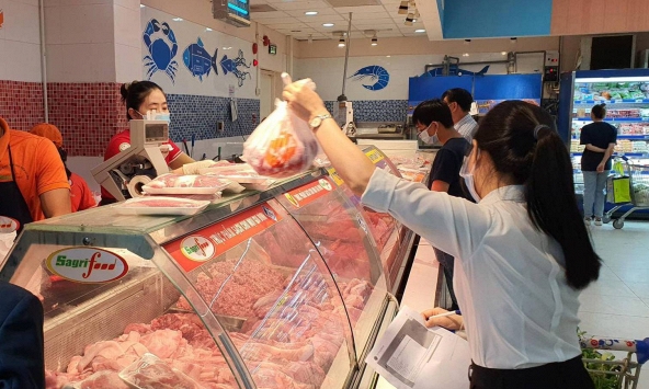 Thị trường thực phẩm ngày 23/6: Giá thịt gà vẫn neo ở mức cao