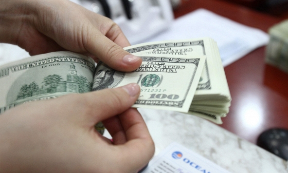 Giá USD hôm nay 25/6: Nhích nhẹ