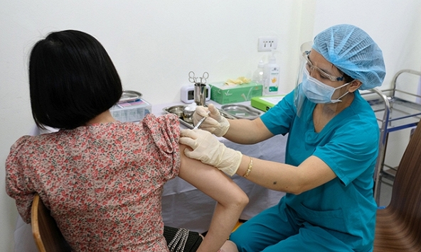 Không tiêm vaccine COVID-19 phải ký cam kết, Bộ Y tế nói gì?