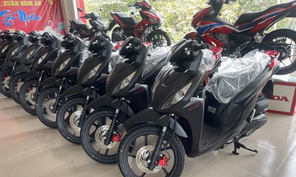 Nghịch lý thị trường xe máy: Xe cũ đắt hơn xe mới!