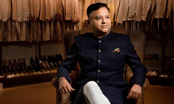 'Vua trang phục cưới' Ấn Độ trở thành tỷ phú từ 235 USD vay của mẹ 