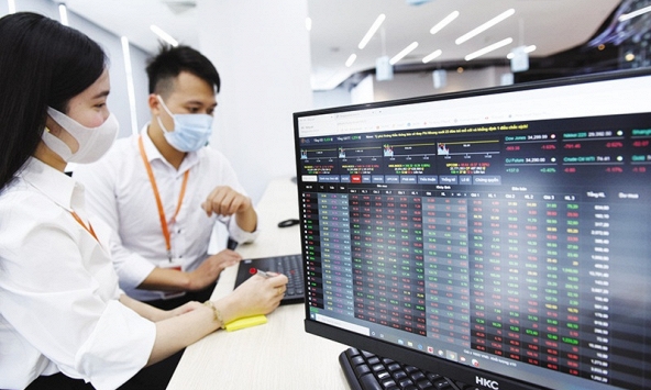 FLC lại nổi sóng, VN-Index quay đầu giảm