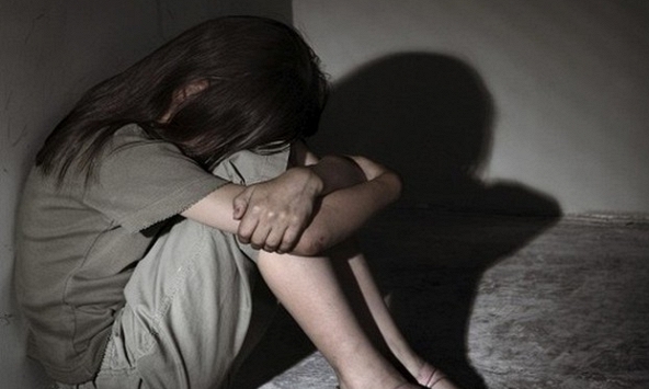 Khởi tố, tạm giam thầy giáo tiếng Anh hiếp dâm nữ sinh lớp 6