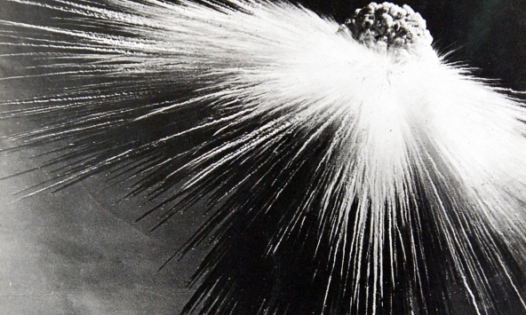 Vì sao bom phốt pho không phải là vũ khí bị cấm bởi luật pháp quốc tế?