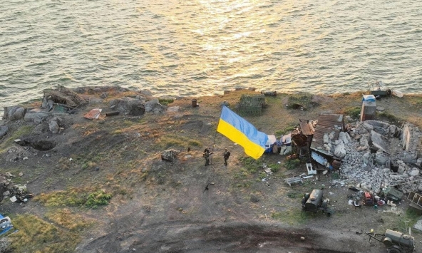 Ukraina phất cờ trên Đảo Rắn, nhưng mất người ủng hộ quan trọng