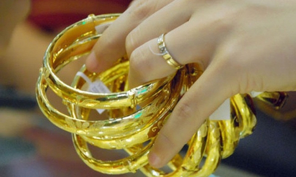 Giá vàng hôm nay 8/7: Hồi phục do USD hạ nhiệt