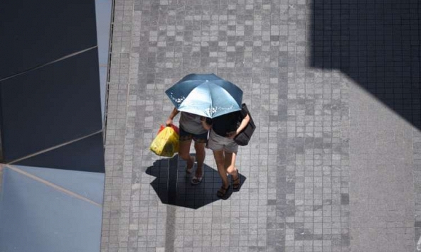 Cơ thể con người có thể chịu được nhiệt độ và độ ẩm bao nhiêu?