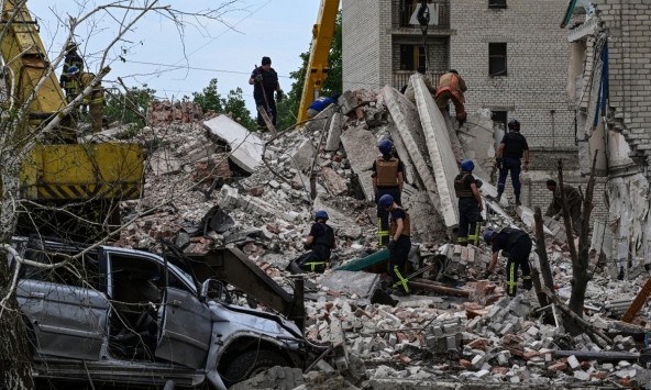 Đống đổ nát và hàng chục thi thể ở Chasiv Yar sau cuộc tấn công của tên lửa