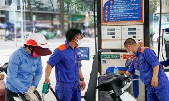 Giá xăng giảm hơn 3.000 đồng/lít