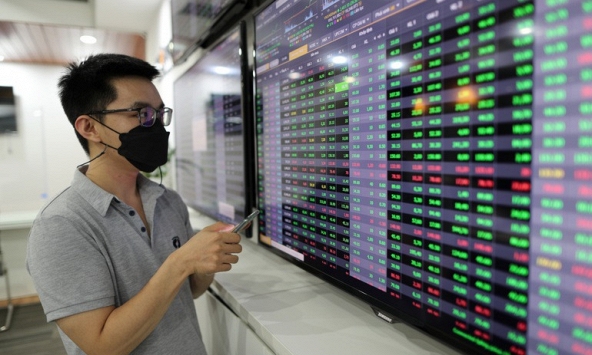 Chứng khoán hôm nay 12/7: VN-Index khởi sắc 