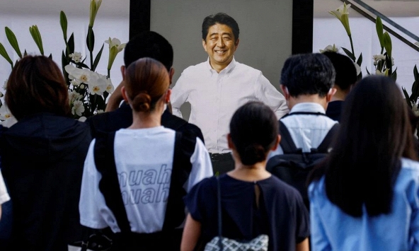 Người Nhật Bản xếp hàng dài vào đền Zojoji viếng cố Thủ tướng Abe Shinzo