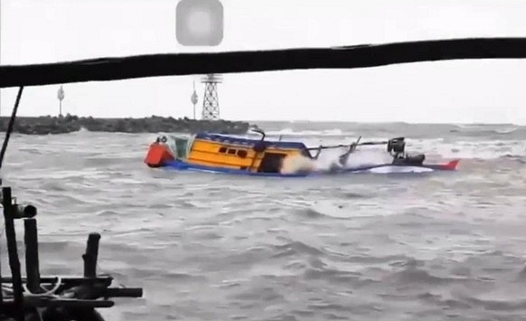 Tìm thấy thi thể người cha trong vụ chìm tàu ở Phú Quốc