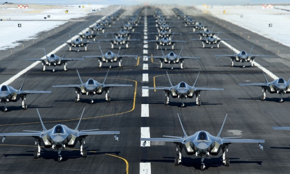 Lầu Năm Góc mua 375 chiến đấu cơ tàng hình F-35 