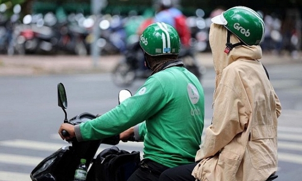 Grab thu 'phụ phí nắng nóng' chỉ là hình thức tăng cước trá hình?