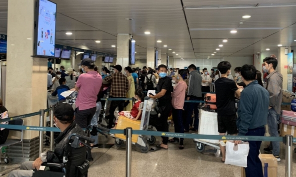 Cục Hàng không lên tiếng vụ các hãng bay thu phí ưu tiên làm thủ tục nhanh tại sân bay