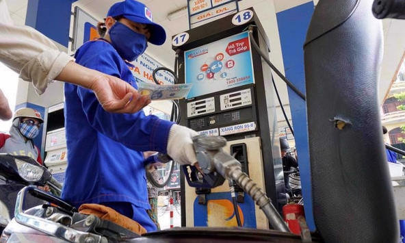 Giá xăng giảm mạnh lần thứ 3 liên tiếp