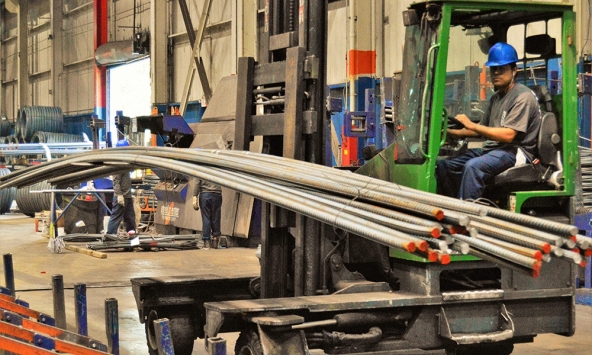 Giá thép xây dựng trong nước tiếp tục giảm