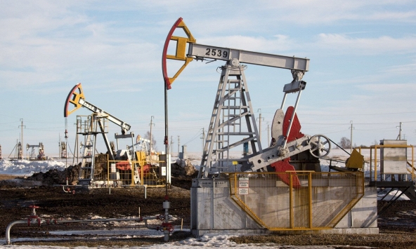 Giá xăng dầu hôm nay 26/7: Lo ngại nhu cầu suy yếu, dầu Brent về mức 100 USD/thùng 