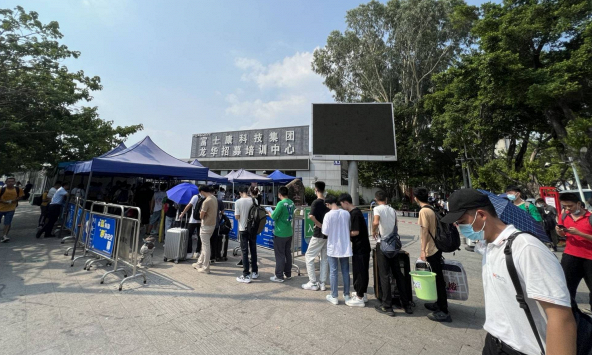 Foxconn thưởng cao kỷ lục để có nhân công sản xuất iPhone 14