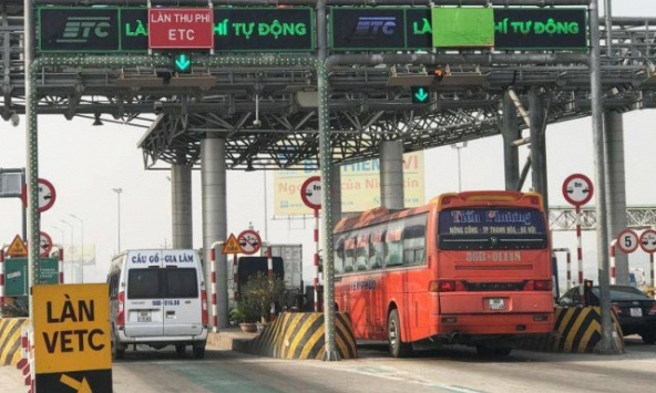 Xe ô tô không dán thẻ ETC đi vào đường cao tốc sẽ bị phạt nặng từ ngày 1/8