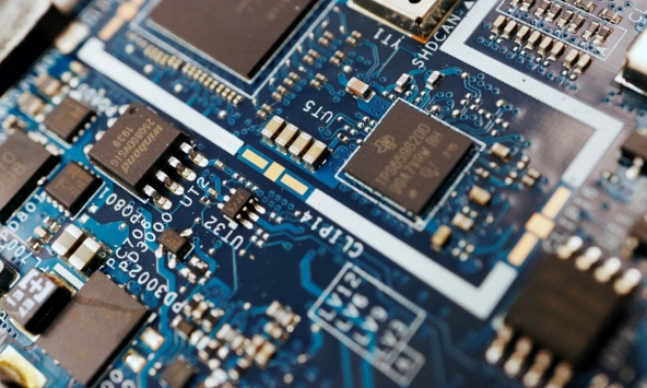 Trung Quốc nói đạo luật CHIPS của Mỹ sẽ bóp méo chuỗi cung ứng chất bán dẫn toàn cầu