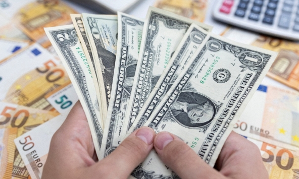 Giá USD hôm nay 4/8: Tiếp tục tăng