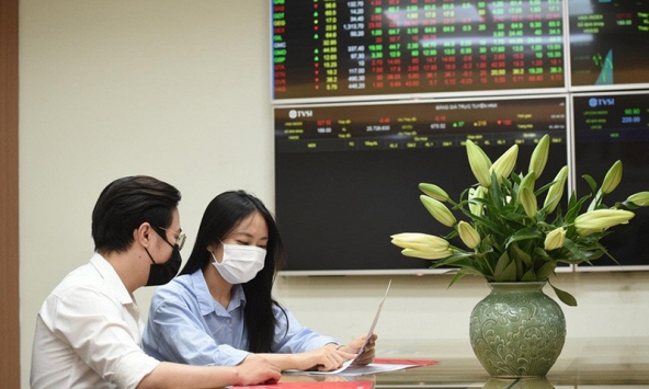 Cổ phiếu khuyến nghị 4/8: CTG, REE, SHB, NVL, MBB, VCB