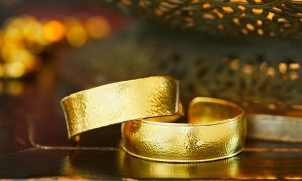 Giá vàng hôm nay 3/8: Tiếp tục tăng mạnh