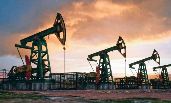 Giá xăng dầu hôm nay 3/8: Dầu Brent nhích nhẹ, xăng lên theo